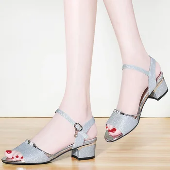 2023 Yeni kadın Sandalet Yaz Eğlence Konfor Seksi Bir Düğme yüksek Topuk Ayakkabı Balık Ağzı Moda Zarif Çok Yönlü Trend Pompaları